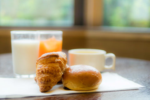 軽朝食付プラン限定、ご宿泊者様へ無料朝食のご用意をしています。